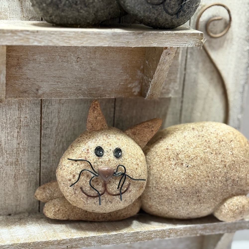 River Stone Cats On. Wall Shelf decor - Picture 5 of 9